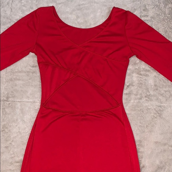Red Criss-Cross Back Bodycon Dress 💃🏻 - Picture 3 of 4